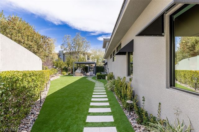 98 Glade Hollow Drive, Las Vegas, NV 89135