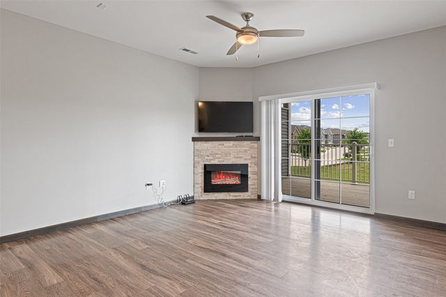 2871 Spring Rose Circle 207, Coralville, IA 52241