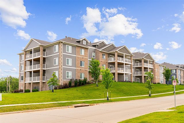 2871 Spring Rose Circle 207, Coralville, IA 52241