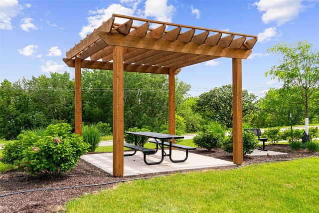 2871 Spring Rose Circle 207, Coralville, IA 52241