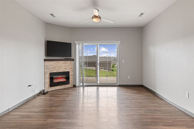 2871 Spring Rose Circle 207, Coralville, IA 52241