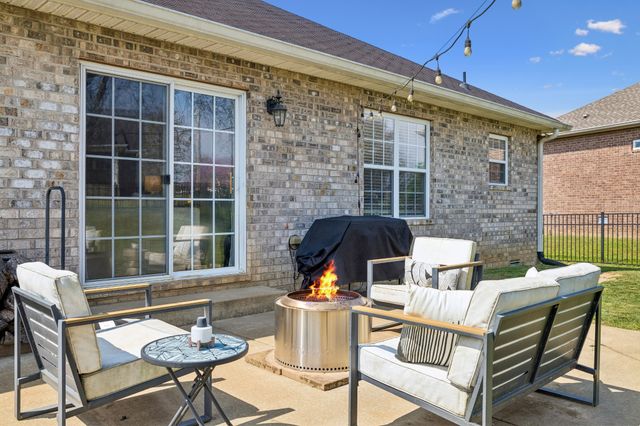 223 Osprey Dr, Gallatin, TN 37066