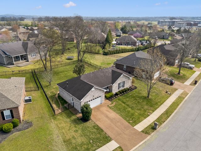 223 Osprey Dr, Gallatin, TN 37066