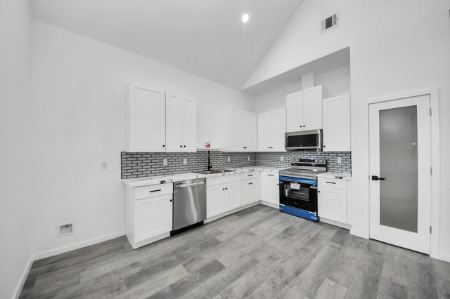 605 E Murrill Ave, Baytown, TX 77520