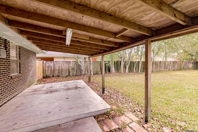 1435 Duchess Dr, Baton Rouge, LA 70815