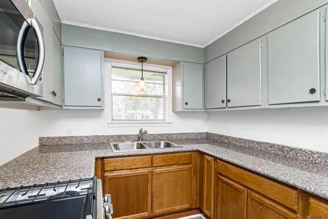 1435 Duchess Dr, Baton Rouge, LA 70815