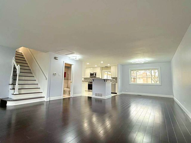 1166 Saylesville Lane, Schaumburg, IL 60193