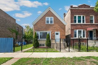 930 N Central Park Avenue, Chicago, IL 60651