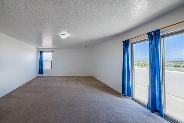 6639 MOUNTAIN HAWK Loop NE, Rio Rancho, NM 87144