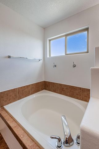 6639 MOUNTAIN HAWK Loop NE, Rio Rancho, NM 87144