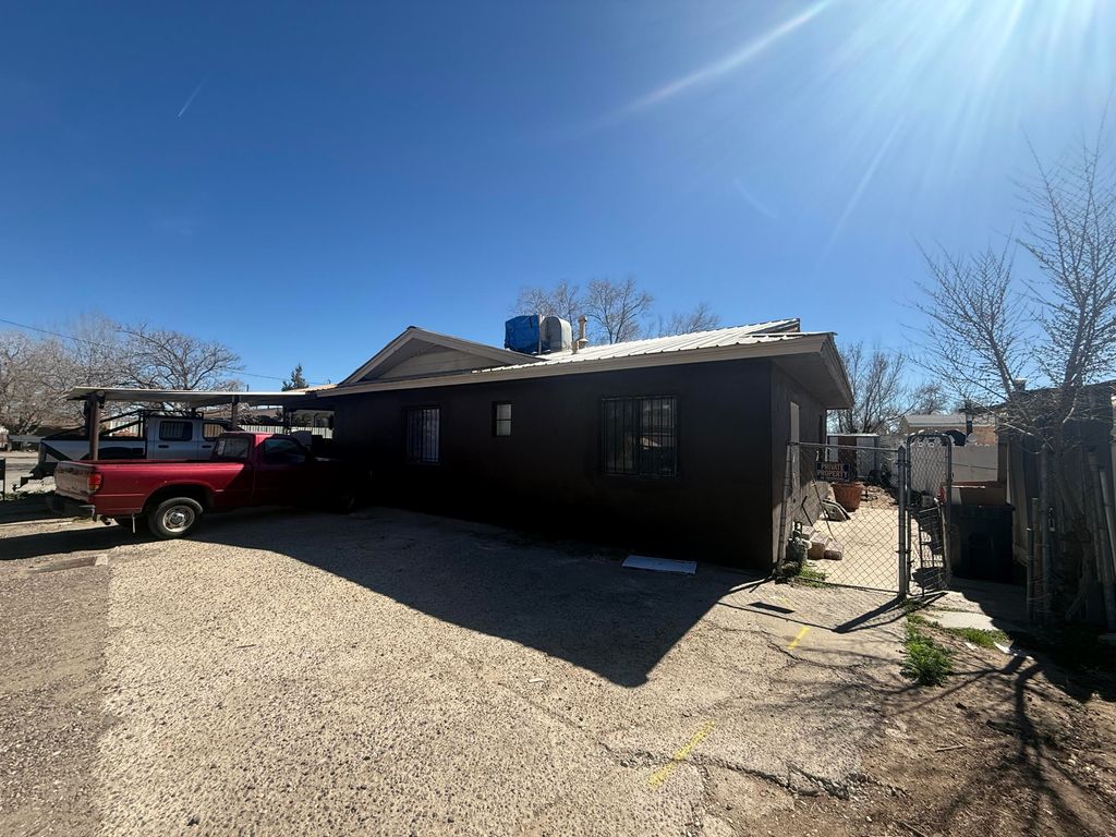 Image 1 of property listing at 1907 Isleta Boulevard SW UNIT 7, Albuquerque, NM 87105