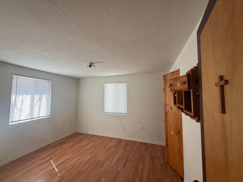 Image 12 of property listing at 1907 Isleta Boulevard SW UNIT 7, Albuquerque, NM 87105
