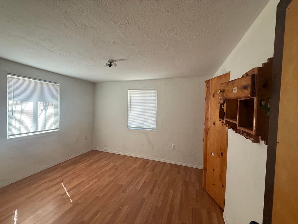 Image 15 of property listing at 1907 Isleta Boulevard SW UNIT 7, Albuquerque, NM 87105