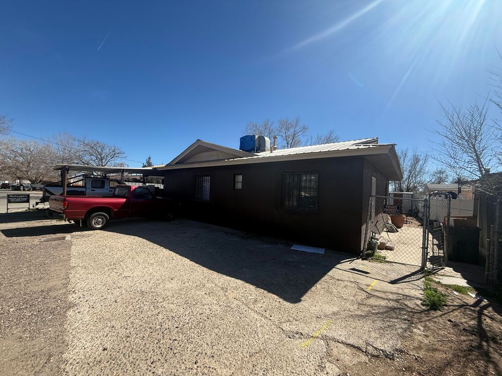Image 2 of property listing at 1907 Isleta Boulevard SW UNIT 7, Albuquerque, NM 87105