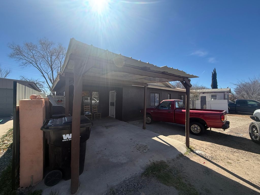 Image 4 of property listing at 1907 Isleta Boulevard SW UNIT 7, Albuquerque, NM 87105