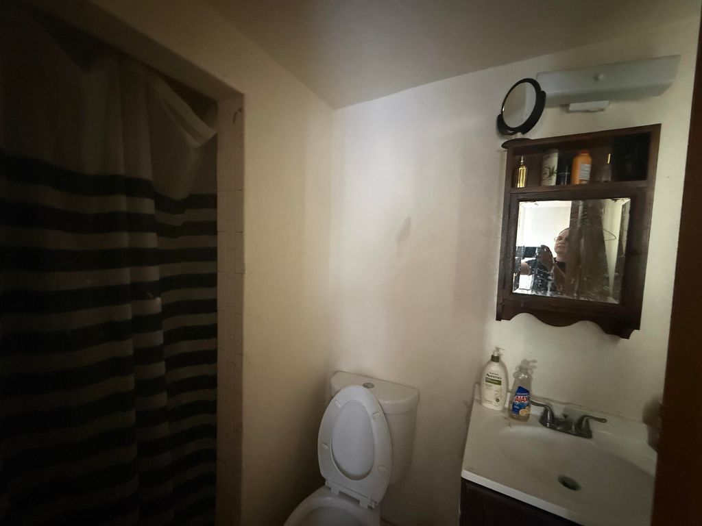 Image 9 of property listing at 1907 Isleta Boulevard SW UNIT 7, Albuquerque, NM 87105