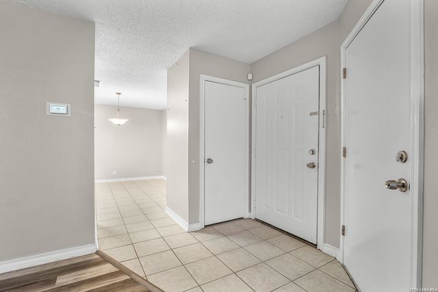 2619 Kingswell Ave, San Antonio, TX 78251