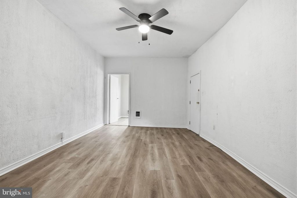 1327 LOUDON ST, PHILADELPHIA, PA 19141 — photo 4