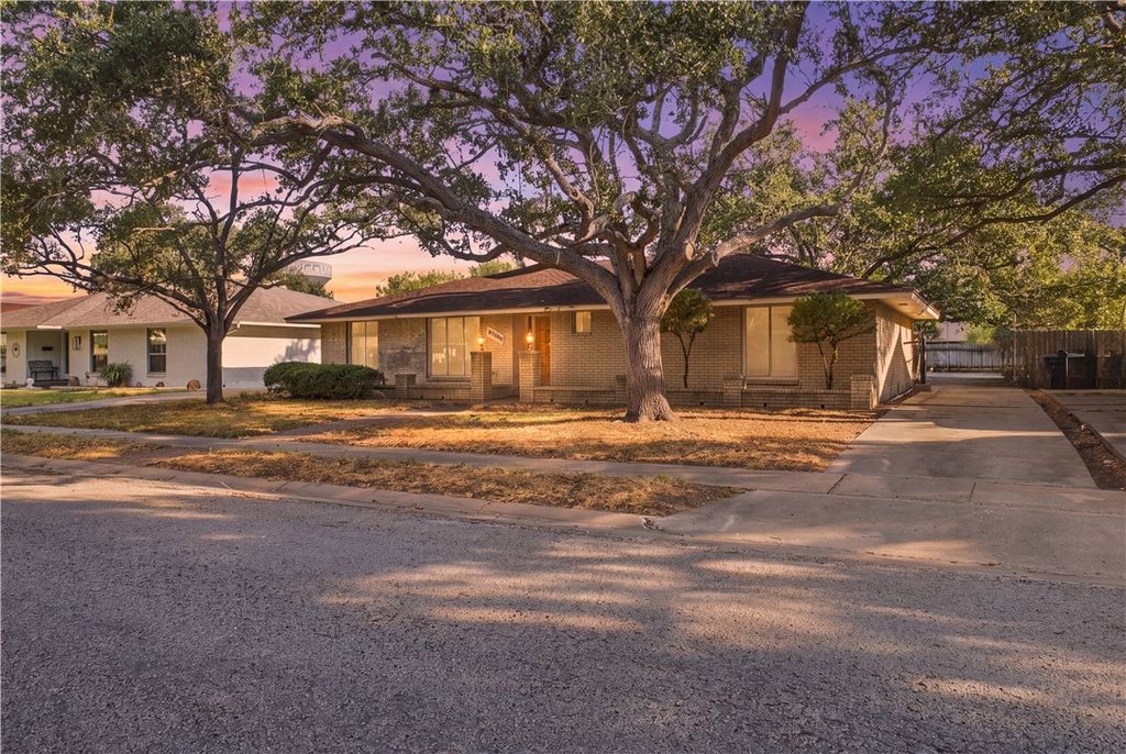 5050 Olympia Dr, Corpus Christi, TX 78413 — photo 2