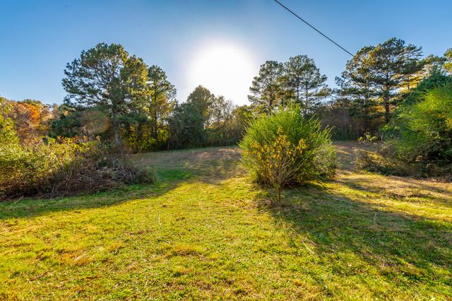 633 E Garden Farm Road, Rossville, GA 30741