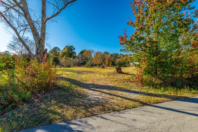 633 E Garden Farm Road, Rossville, GA 30741