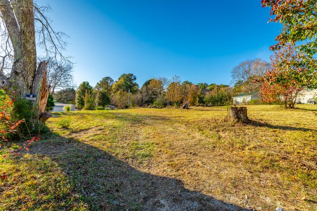 633 E Garden Farm Road, Rossville, GA 30741