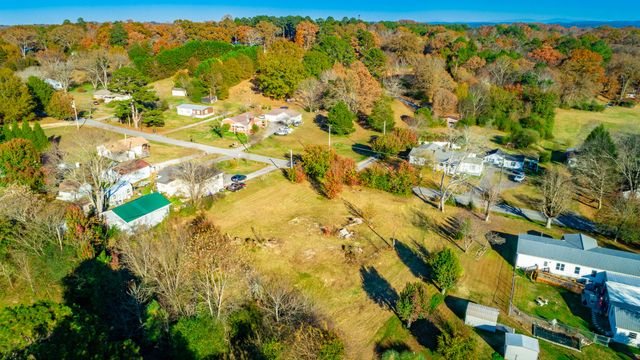 633 E Garden Farm Road, Rossville, GA 30741