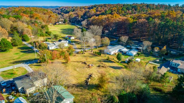 633 E Garden Farm Road, Rossville, GA 30741