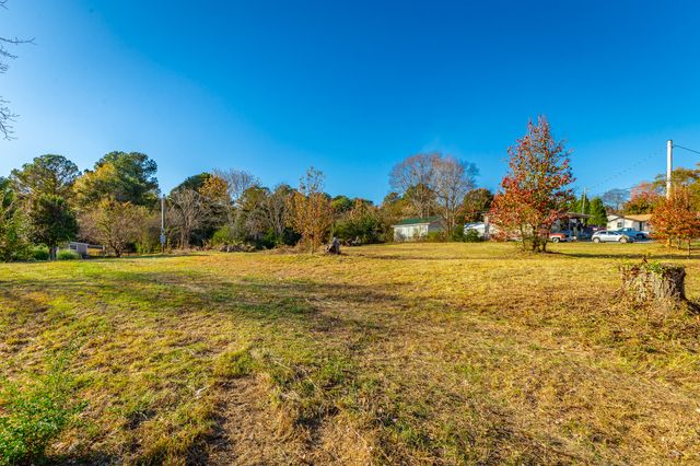 633 E Garden Farm Road, Rossville, GA 30741