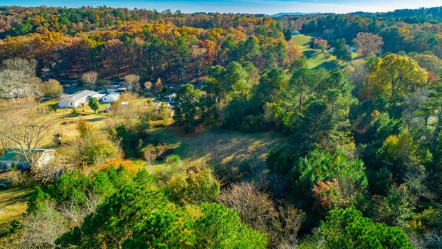 633 E Garden Farm Road, Rossville, GA 30741