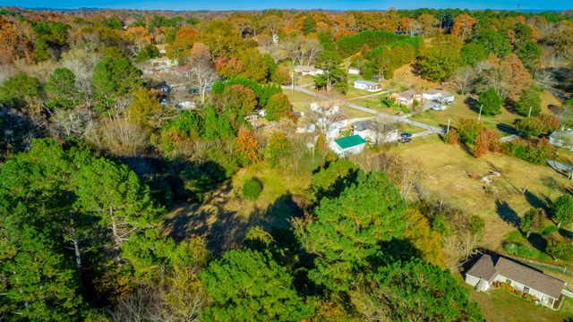 633 E Garden Farm Road, Rossville, GA 30741