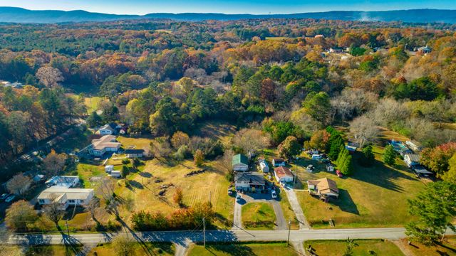 633 E Garden Farm Road, Rossville, GA 30741