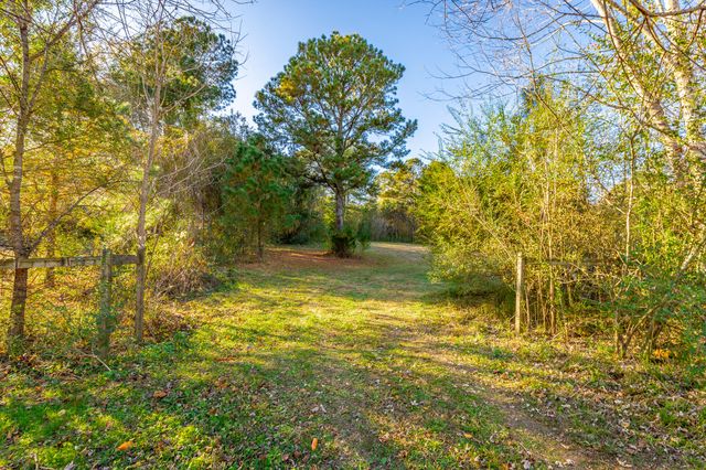 633 E Garden Farm Road, Rossville, GA 30741