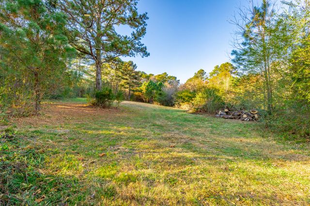 633 E Garden Farm Road, Rossville, GA 30741
