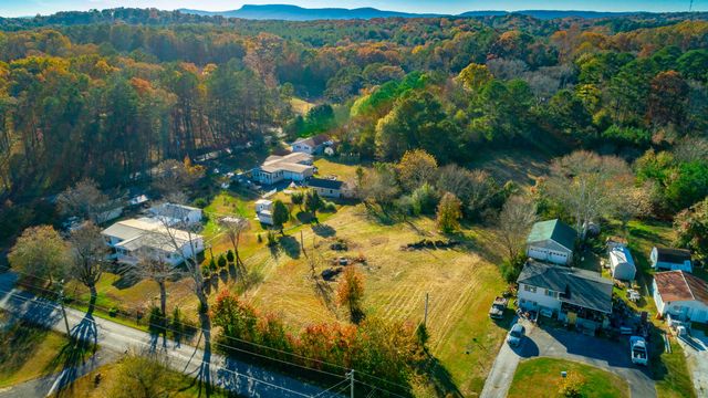 633 E Garden Farm Road, Rossville, GA 30741