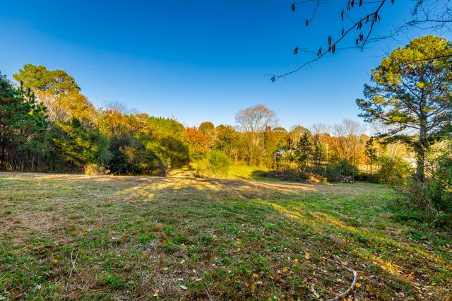 633 E Garden Farm Road, Rossville, GA 30741