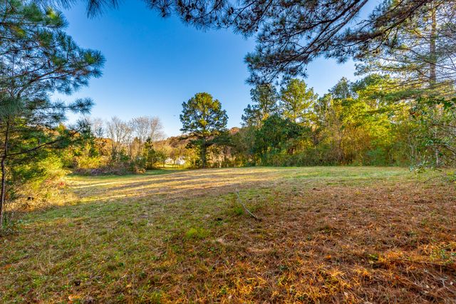 633 E Garden Farm Road, Rossville, GA 30741