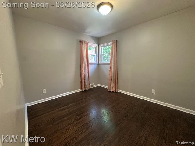 20498 Country Club Drive, Harper Woods, MI 48225