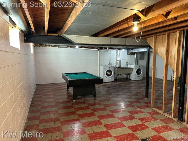 20498 Country Club Drive, Harper Woods, MI 48225