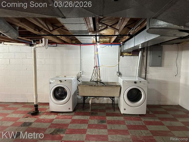 20498 Country Club Drive, Harper Woods, MI 48225