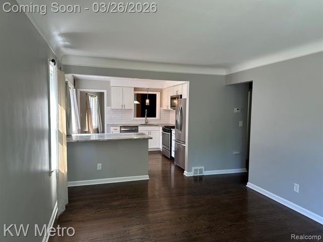 20498 Country Club Drive, Harper Woods, MI 48225