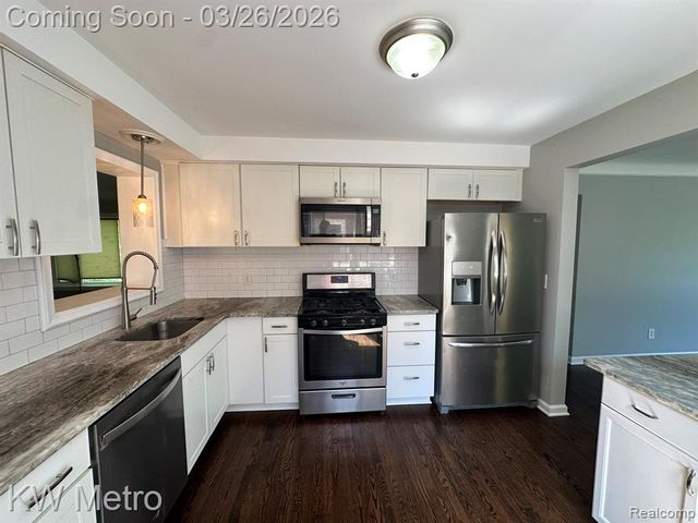 20498 Country Club Drive, Harper Woods, MI 48225