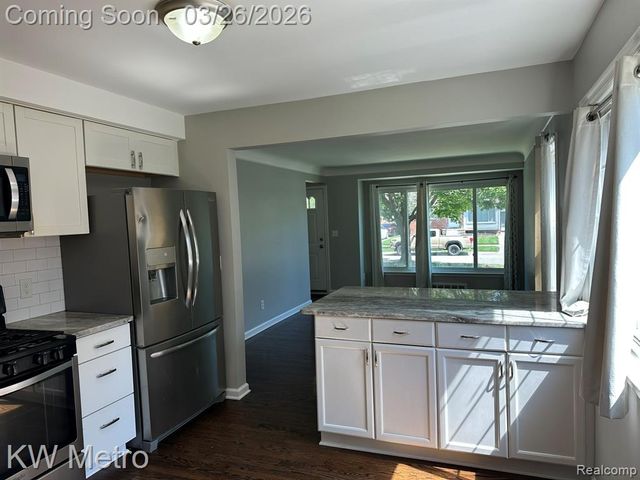 20498 Country Club Drive, Harper Woods, MI 48225