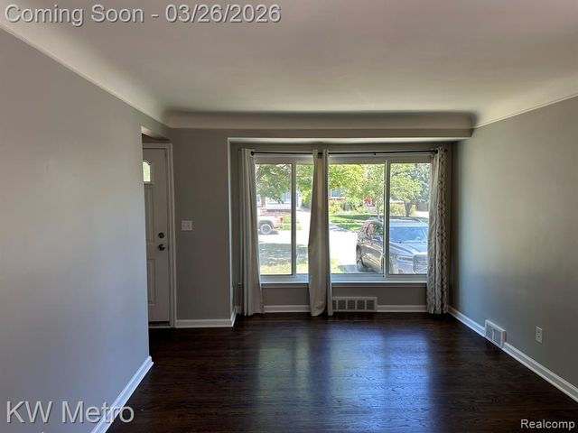 20498 Country Club Drive, Harper Woods, MI 48225