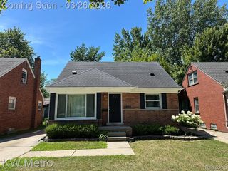 20498 Country Club Drive, Harper Woods, MI 48225