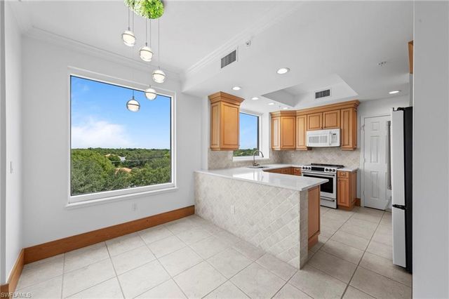 1001 Arbor Lake DR 408, Naples, FL 34110