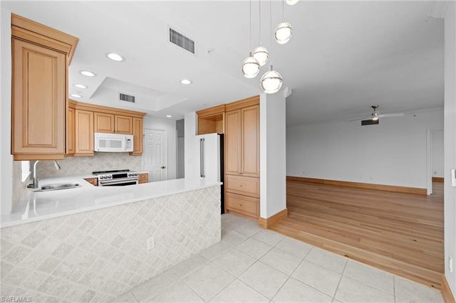 1001 Arbor Lake DR 408, Naples, FL 34110
