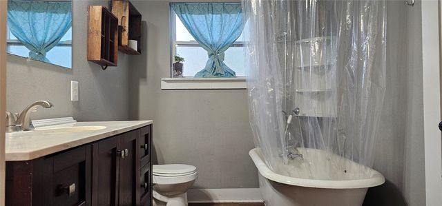 700 S Live Oak Street, Canton, TX 75103