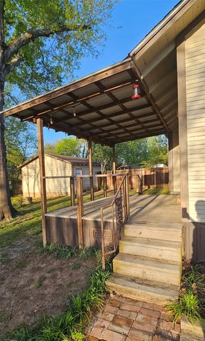 700 S Live Oak Street, Canton, TX 75103