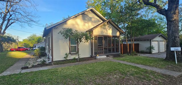 700 S Live Oak Street, Canton, TX 75103